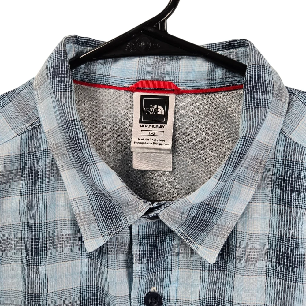 The North Face Blue Plaid Short Sleeve Button-Up Shirt Pockets